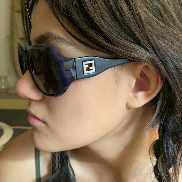 Fendi sunglasses - Picture 9 of 11